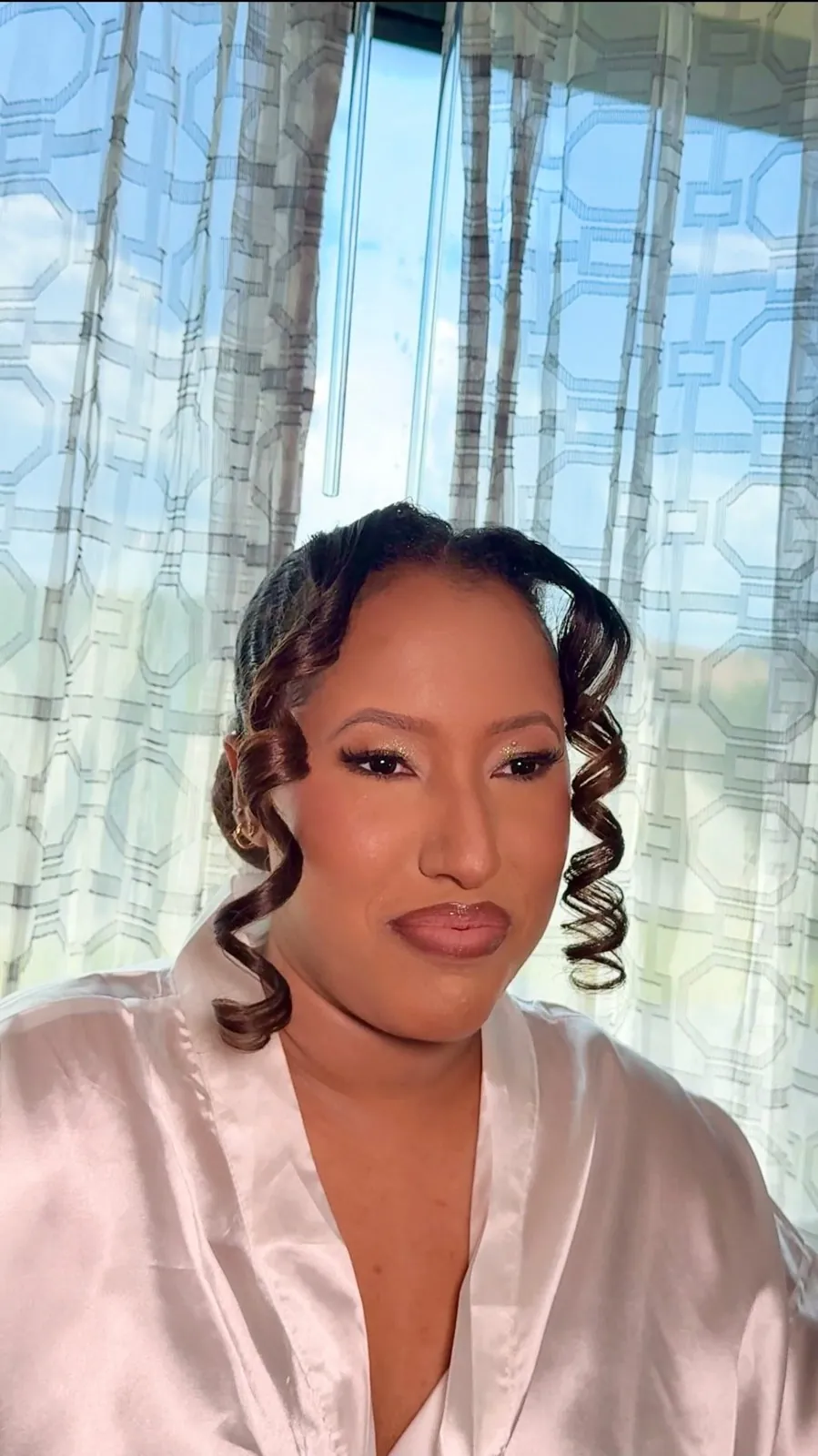 Bridal glam makeup on the wedding morning